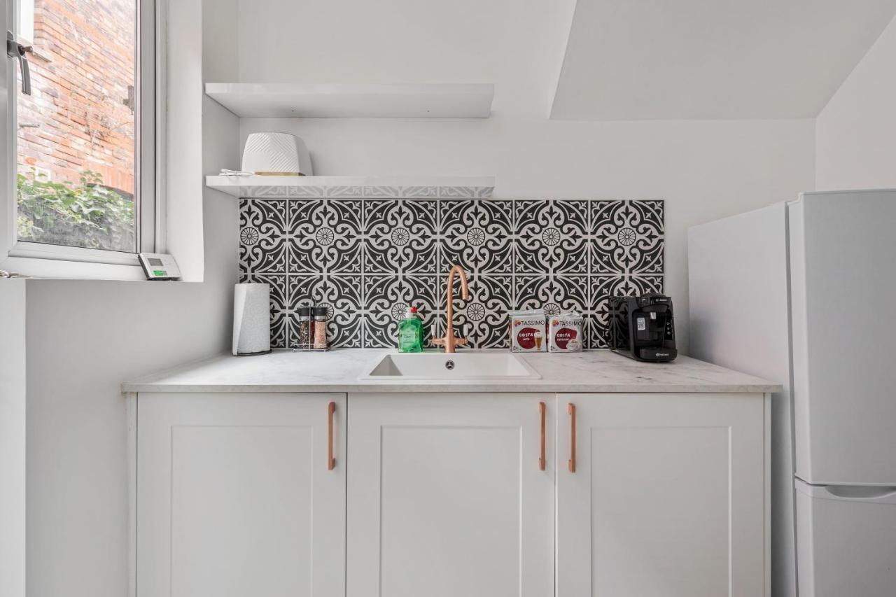 Beautifully Modern 2-Bed Apartment W/Garden Λονδίνο Εξωτερικό φωτογραφία