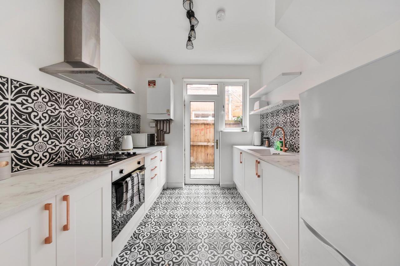 Beautifully Modern 2-Bed Apartment W/Garden Λονδίνο Εξωτερικό φωτογραφία