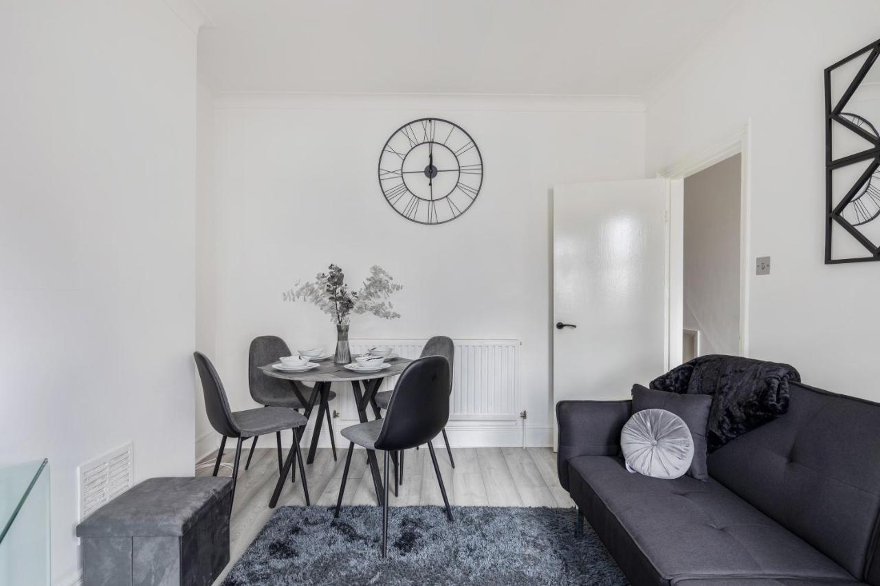 Beautifully Modern 2-Bed Apartment W/Garden Λονδίνο Εξωτερικό φωτογραφία